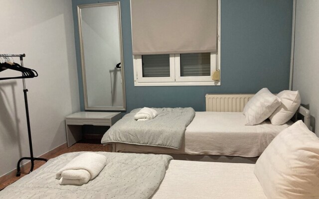Yanni's Urban Residence