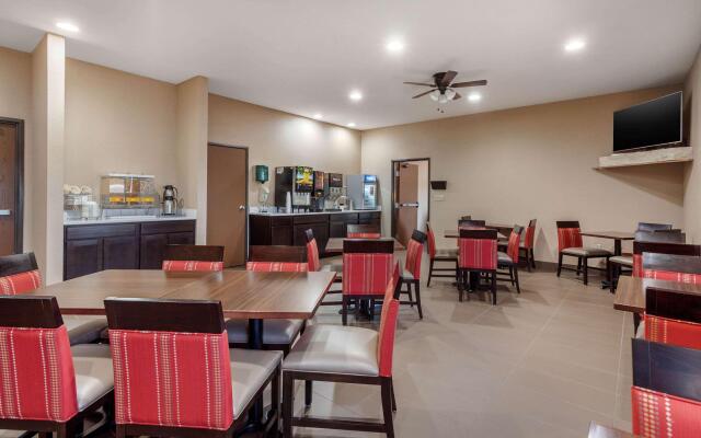 Comfort Suites Omaha East-Council Bluffs
