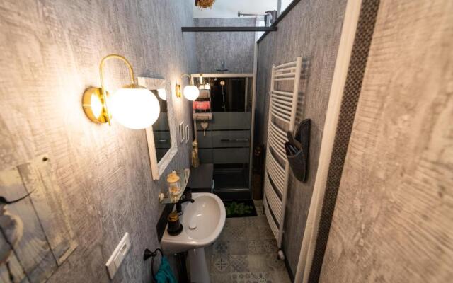 Studio Malou avec cuisine toute équipée et terrasse aménagée