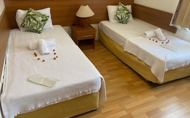 Felicity Hotel & Bungalows