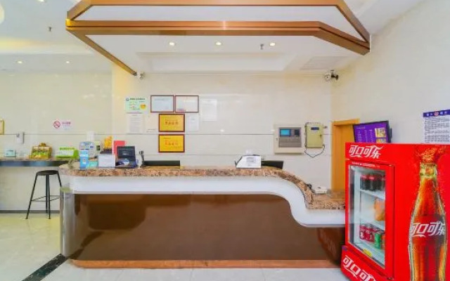 Yayue Hotel (Nanjing East Road Pedestrian Street)
