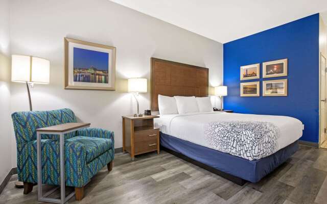 La Quinta Inn & Suites by Wyndham NE Long Beach/Cypress