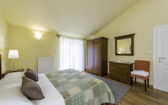 Lipa in Krnica with 4 bedrooms and 3 bathrooms