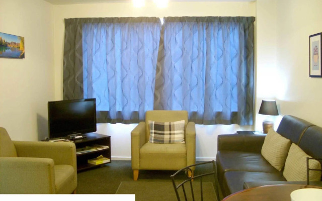 Tudor Court Motel