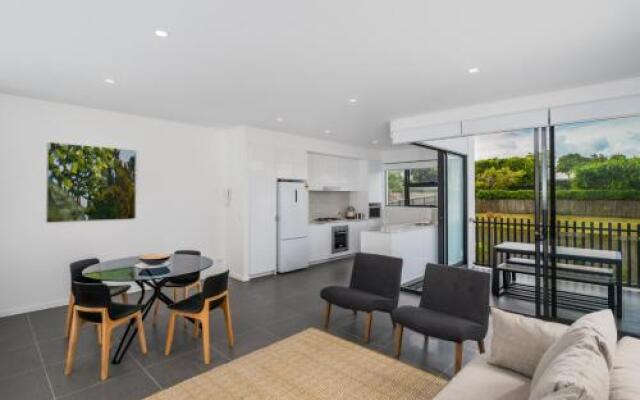 Oxford Steps - Executive 2BR Bulimba Apartment Across from the Park on Oxford St