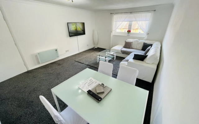 Modern 2 bed Apartment Near City Centre