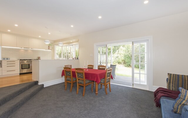 Large Spacious family home, close Devonport & Beaches