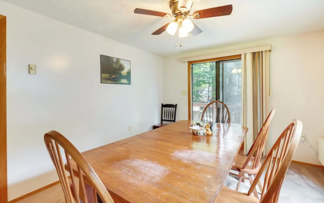 Lake Access & Decks: Pet-friendly Poconos Cabin!