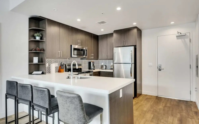 Stylish 2BR Family Apartment by Dtla
