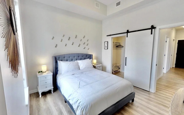 Brand New, Top Floor Condo Downtown