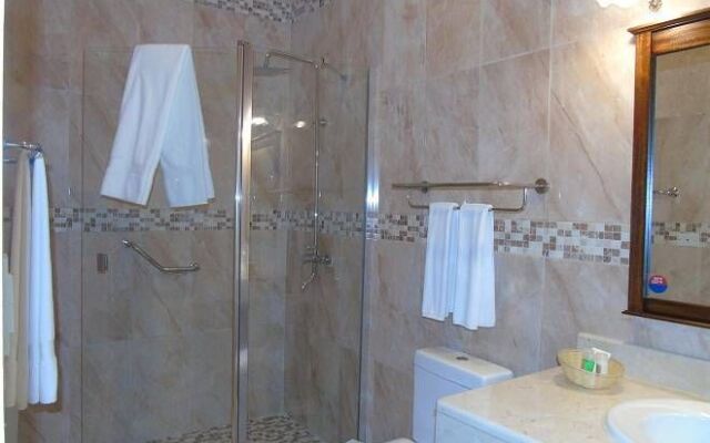Hotel E Plaza Colón