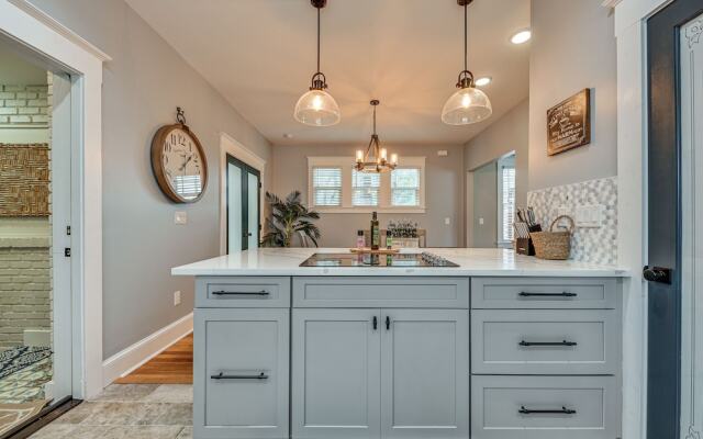 Chic Jacksonville Getaway, Walk to River & Parks!