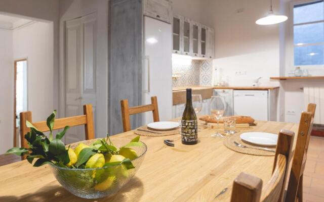 Bravissimo Plaça del Vi, Authentic Historic Apartment