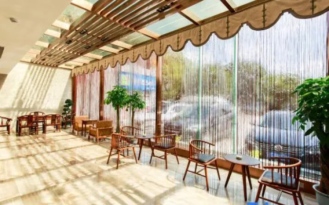 Jishou Qihang Hotel (Jishou University)