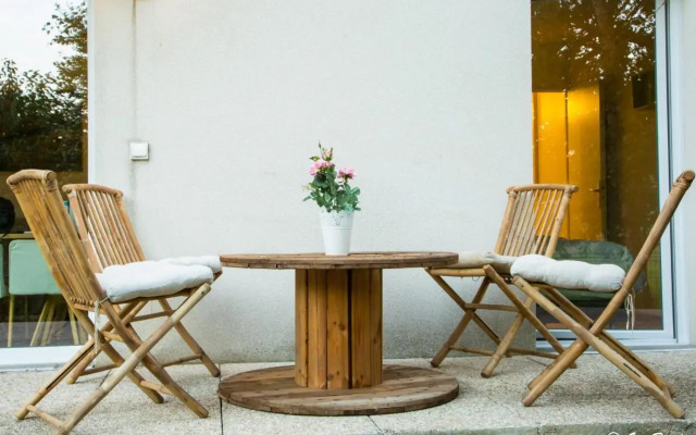 Chic apart terrace garden parking