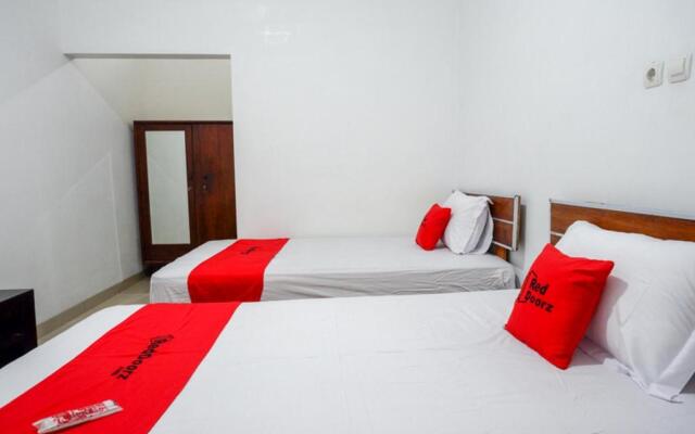 RedDoorz Syariah near Universitas Muhammadiyah Surakarta