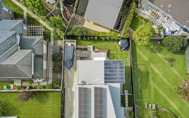 Sensational North Shore Retreat -Netflix