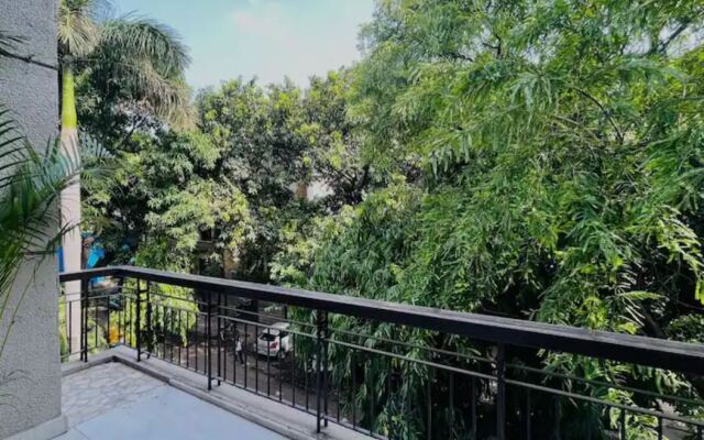 Bluo 2Bhk Panchsheel Enclave - Balcony Park