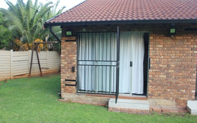 Chic & Serene 1-Bed Haven in Roodepoort