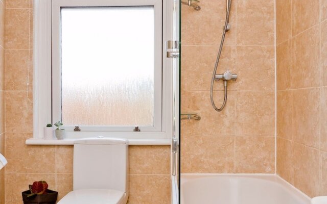 2 Bedroom Penthouse Apartment Sleeps 4