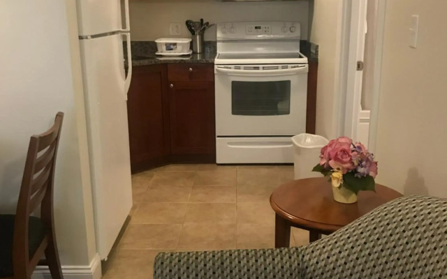 Crescent Suites Hotel