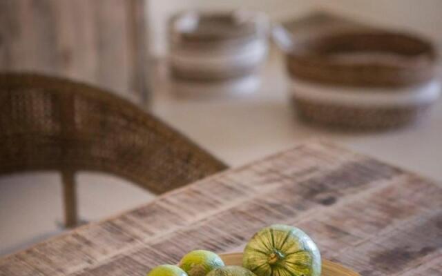 Meliti Waterfront Suites