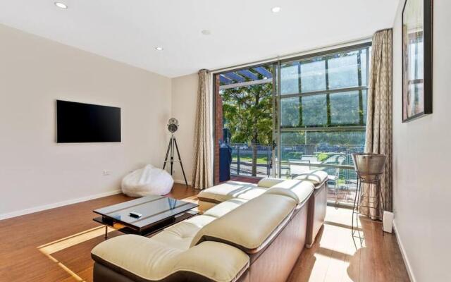 Sleek Modern Pad Next To Spark Arena Free Parking