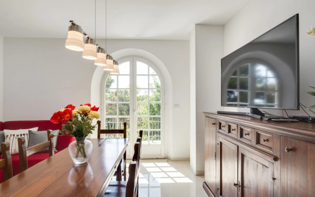 Sanremo Flat with Private Parking - Swimming Pool and NETFLIX