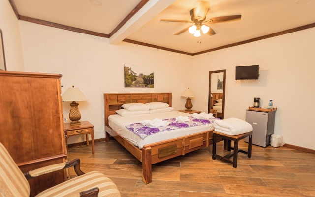 Falling Leaves Lodge - Image 7