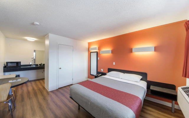 Motel 6 Cranbrook, BC