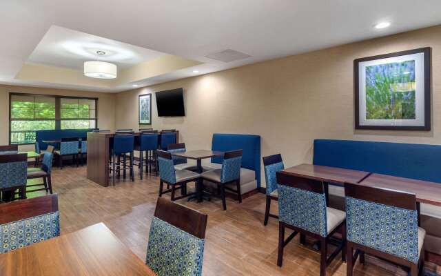 Comfort Suites Hanes Mall