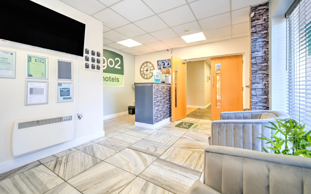 GO2 Gloucester Hotel by OYO