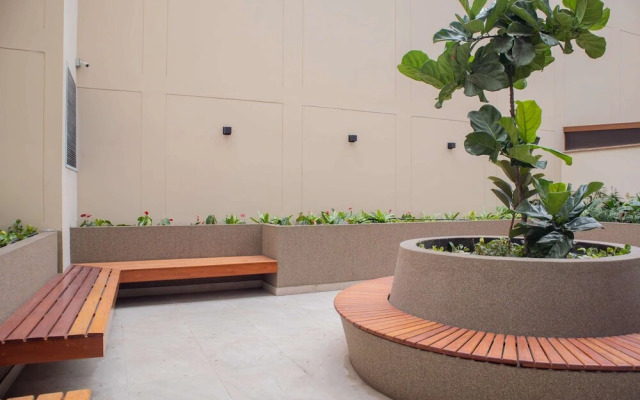 w Modern 3BR w Balcony Near Kennedy Park