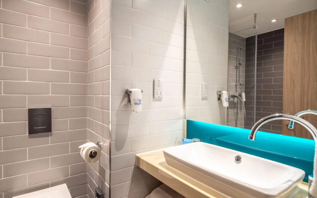 Holiday Inn Express London Heathrow T4 by IHG