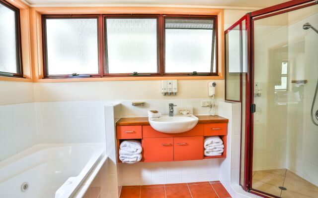 Kingfisher Bay Resort