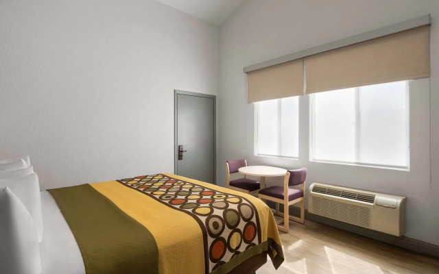 Super 8 by Wyndham Fort Bragg