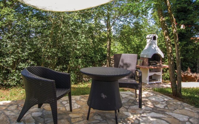 Amazing Home in Kapelica With Wifi and 5 Bedrooms