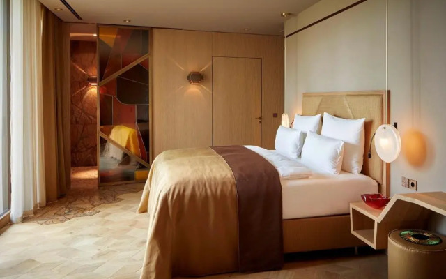 LA Maison Hotel