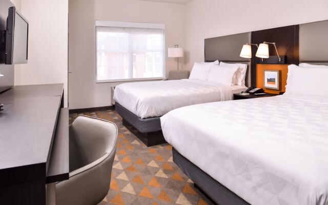 Holiday Inn & Suites Dallas-Addison, an IHG Hotel