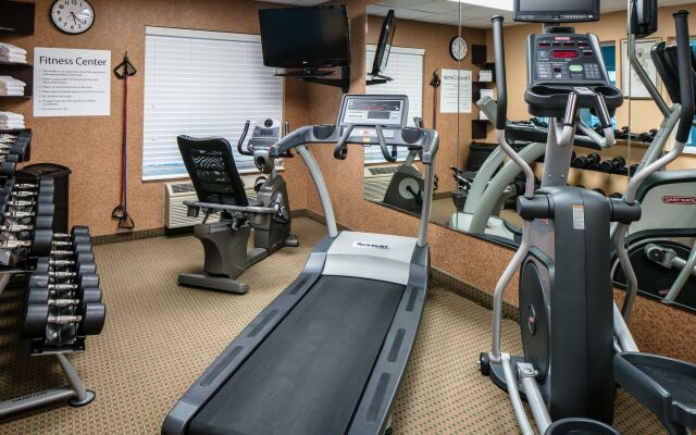 Holiday Inn Express Hotel & Suites Clinton by IHG