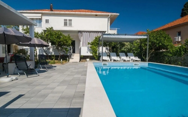 Boris - With Pool - A3