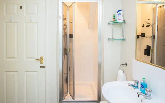 Peaceful 2 Bedroom Apartment in Affluent Fulham