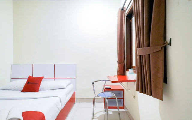 RedDoorz @ Buah Batu 5