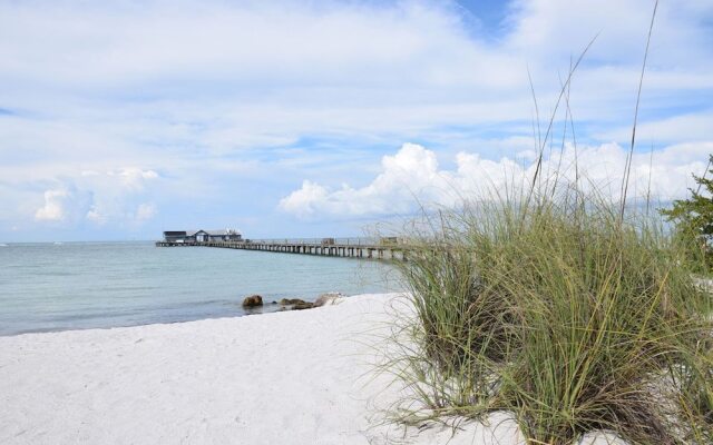 Runaway Bay Resort by BBG