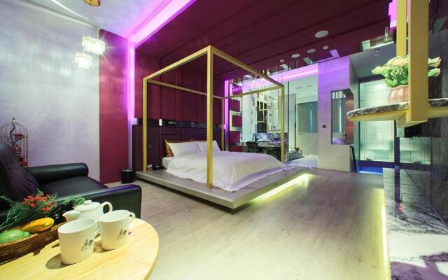 Chen He Spa Motel