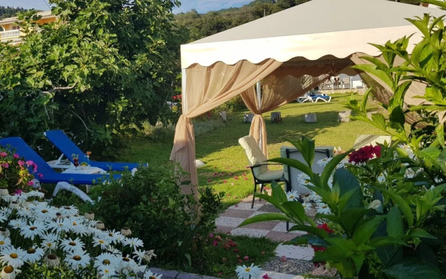 Elena's Seaside Apartments & Studios