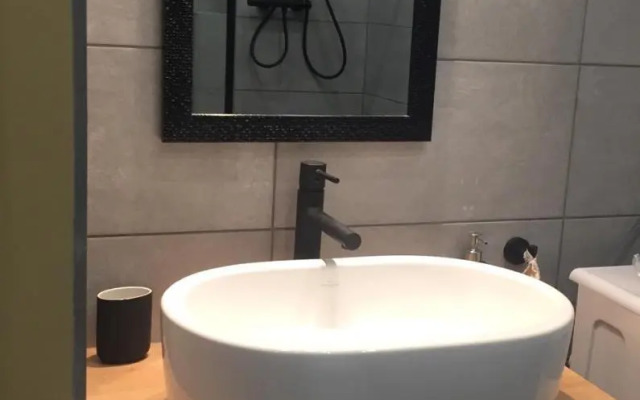 Luxury Pilvax Studio
