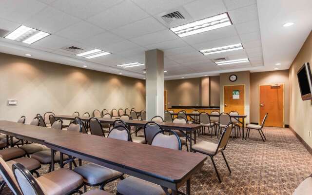 Comfort Suites Murfreesboro Shopping District