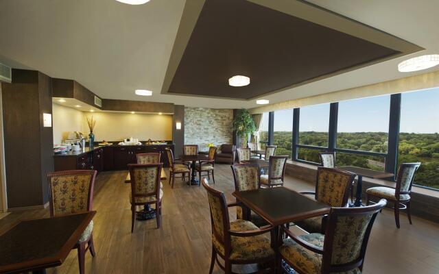 DoubleTree by Hilton Cherry Hill Philadelphia