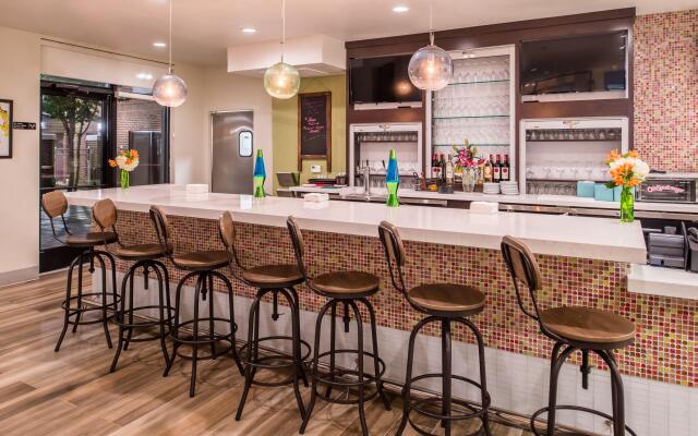 Holiday Inn & Suites Dallas-Addison by IHG